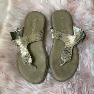 Aerosoles Women's Cargo Wip Flip Flop Bronze